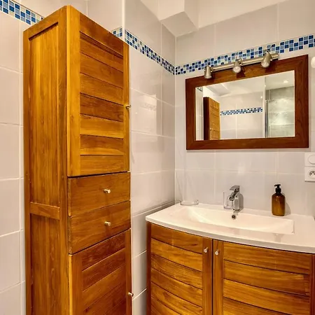 332 Le Petit Pave - Avec Cour En Plein Centre